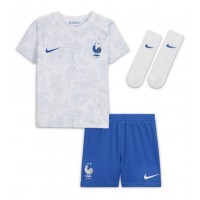 Frankrig Kylian Mbappe #10 Udebane Trøje Børn VM 2022 Kortærmet (+ Korte bukser)